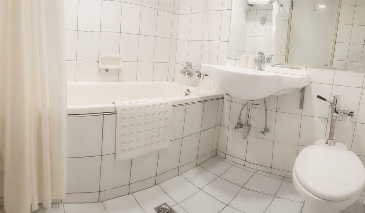 Onetel - Ximen Otel Zhonghe  Dış mekan fotoğraf